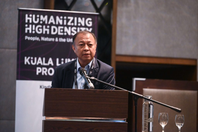 Tengku Dato' Ab Aziz Tengku Mahmud, CEO, PNB Merdeka Ventures, the developer behind the Merdeka 118 tower, relays details of the complex path to converting the historic group of stadia, at which Malaysia declared independence from Britain in 1957, into a thriving mixed-use center anchored by a new, iconic megatall building.