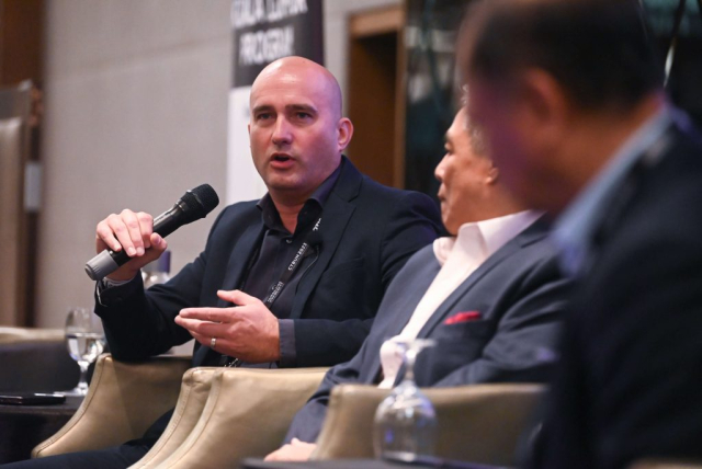 Matthew Holloway, Principal, Grimshaw Architects, answered a question on the aspects of public areas and the pathways to provide placemaking for urban centers.