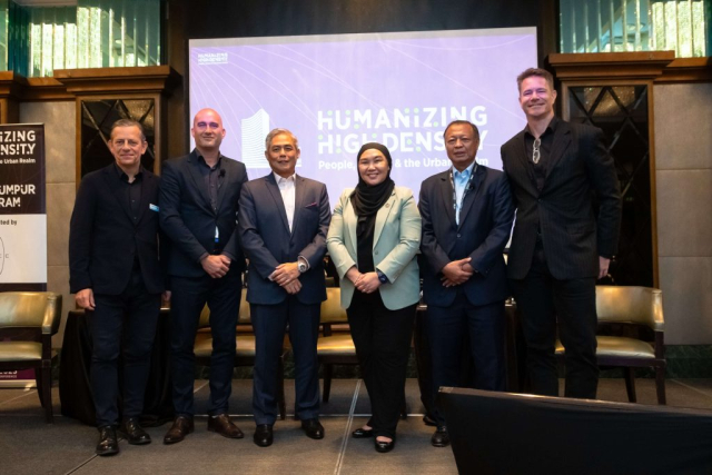 From left to right: CTBUH CEO Javier Quinatana de Una; Matthew Holloway, Principal, Grimshaw Architects; Datuk Md. Shah Mahmood, Group CEO, KLCC Holdings Sdn Bhd; Norliza Hashim, CEO, Urbanice Malaysia; Tengku Dato' Ab Aziz Tengku Mahmud, CEO, PNB Merdeka Ventures; and CTBUH Chairman, Shonn Mills.