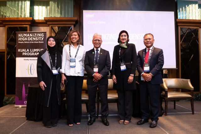 Speakers and Chair form Session 3, “The Future of KL” (from left to right) Erdayu Os'hara Omar, Architect and Lecturer at Universiti Teknologi MARA; Lillian Tay, Group Vice President, Veritas Design Group; Session Chair Michael Doring, Vice President & COO, Turner Construction Company; Puteri Mayang Bahjah Zaharin, Senior Lecturer, Universiti Teknologi MARA; and Dato' Sr Azmar Talib, CEO, TRX CITY SDN BHD.