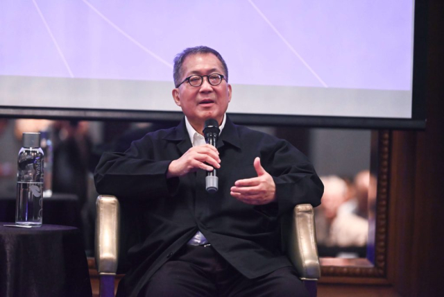 Ken Yeang, Executive Director, T.R. Hamzah & Yeang answers questions from the audience.