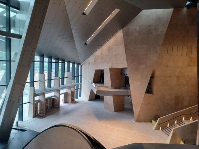 Merdeka 118 Off-Site Program: Attendees toured the almost complete Merdeka 118, designed by architecture firm Fender Katsalidis. The building hosts Grade-A office space, a luxury hotel, and Southeast Asia’s highest observation deck. Image: Daniel Safarik